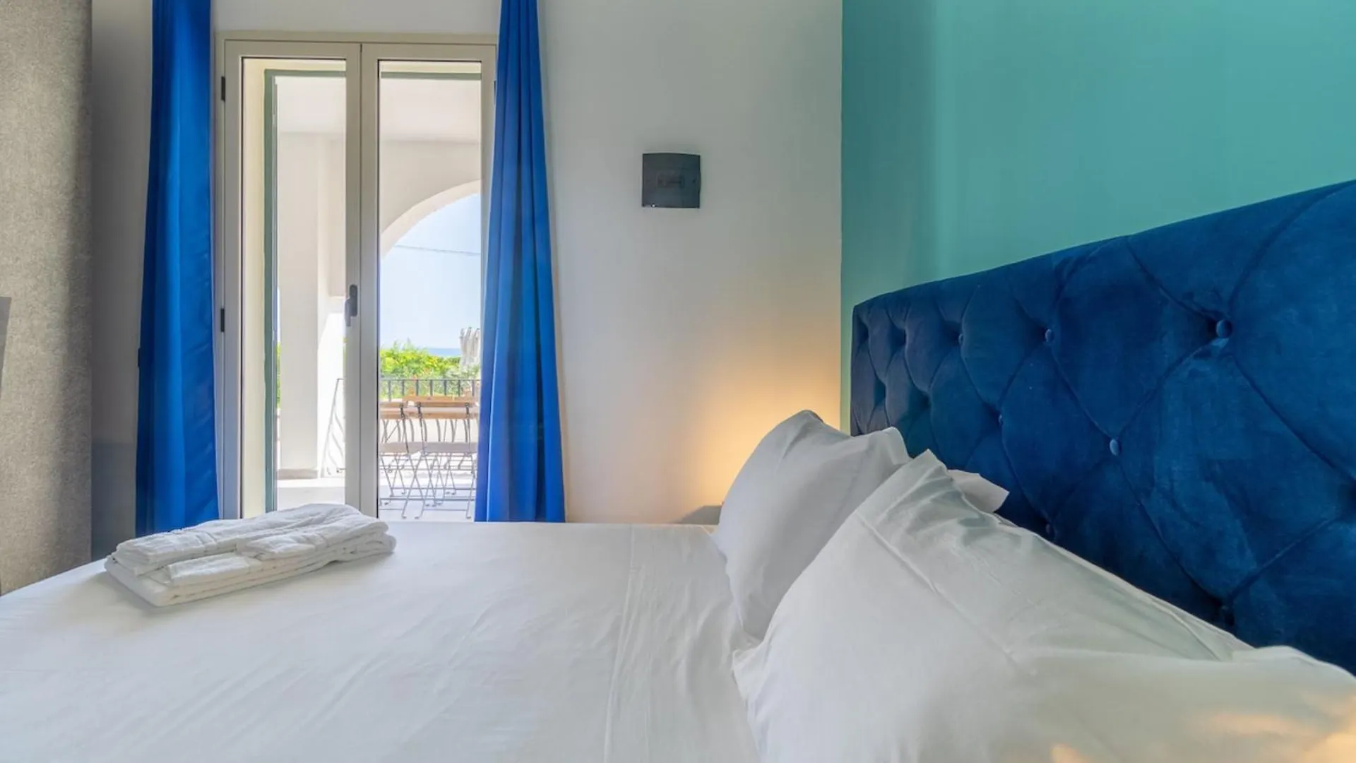 Apartment Villa Archi Sul Mare Cava d'Aliga Italy